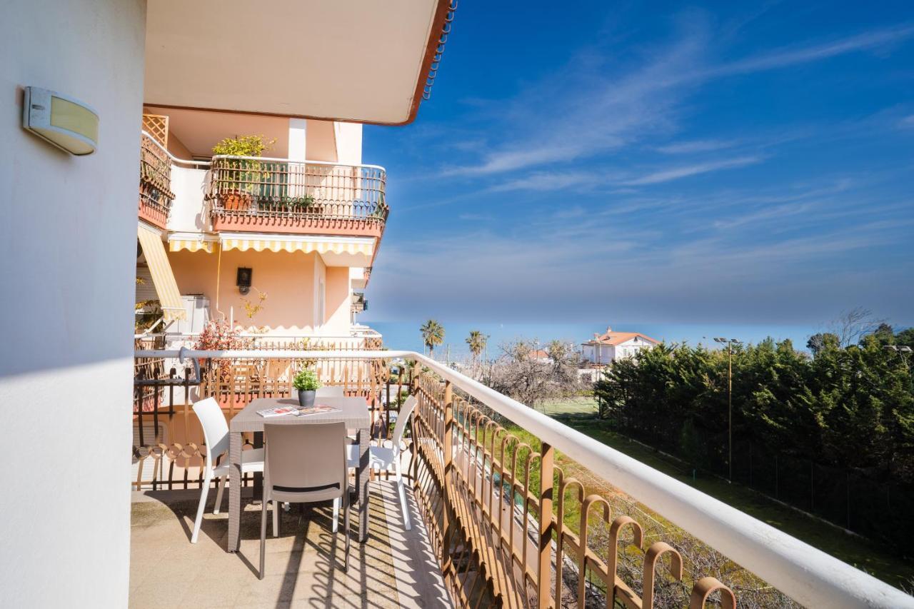 Dimora Montereale Near The Sea Apartment Трани Екстериор снимка