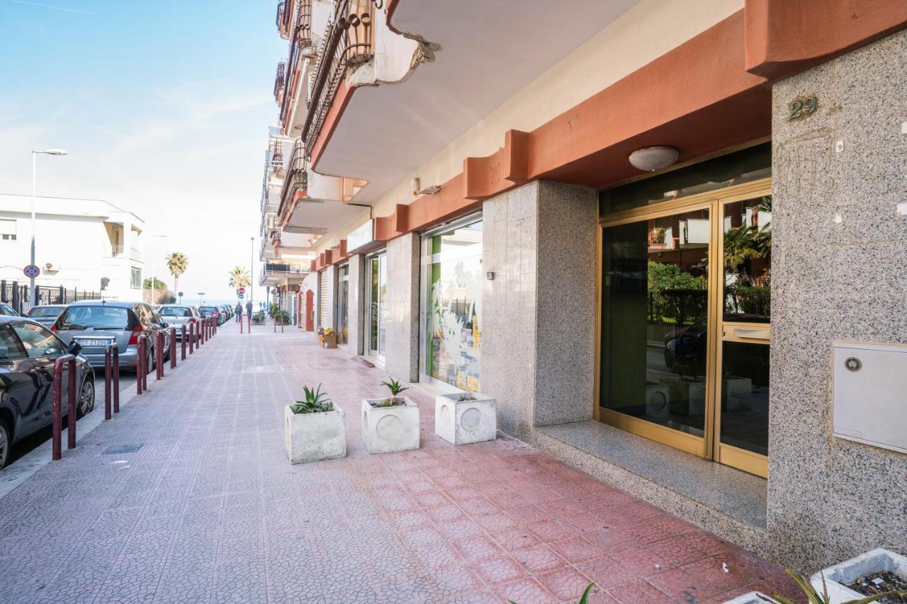 Dimora Montereale Near The Sea Apartment Трани Екстериор снимка